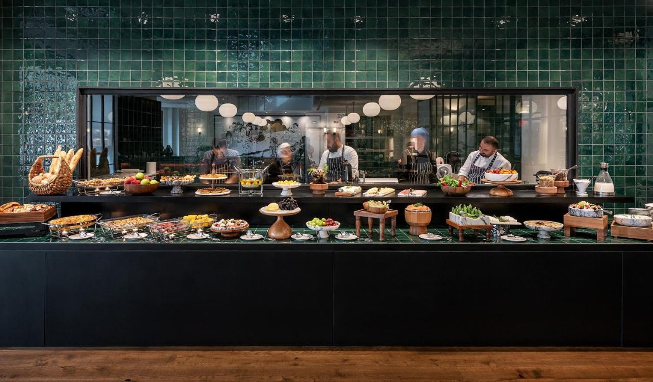 The Stay Boulevard Nisantasi Istanboel Buitenkant foto The buffet at the restaurant