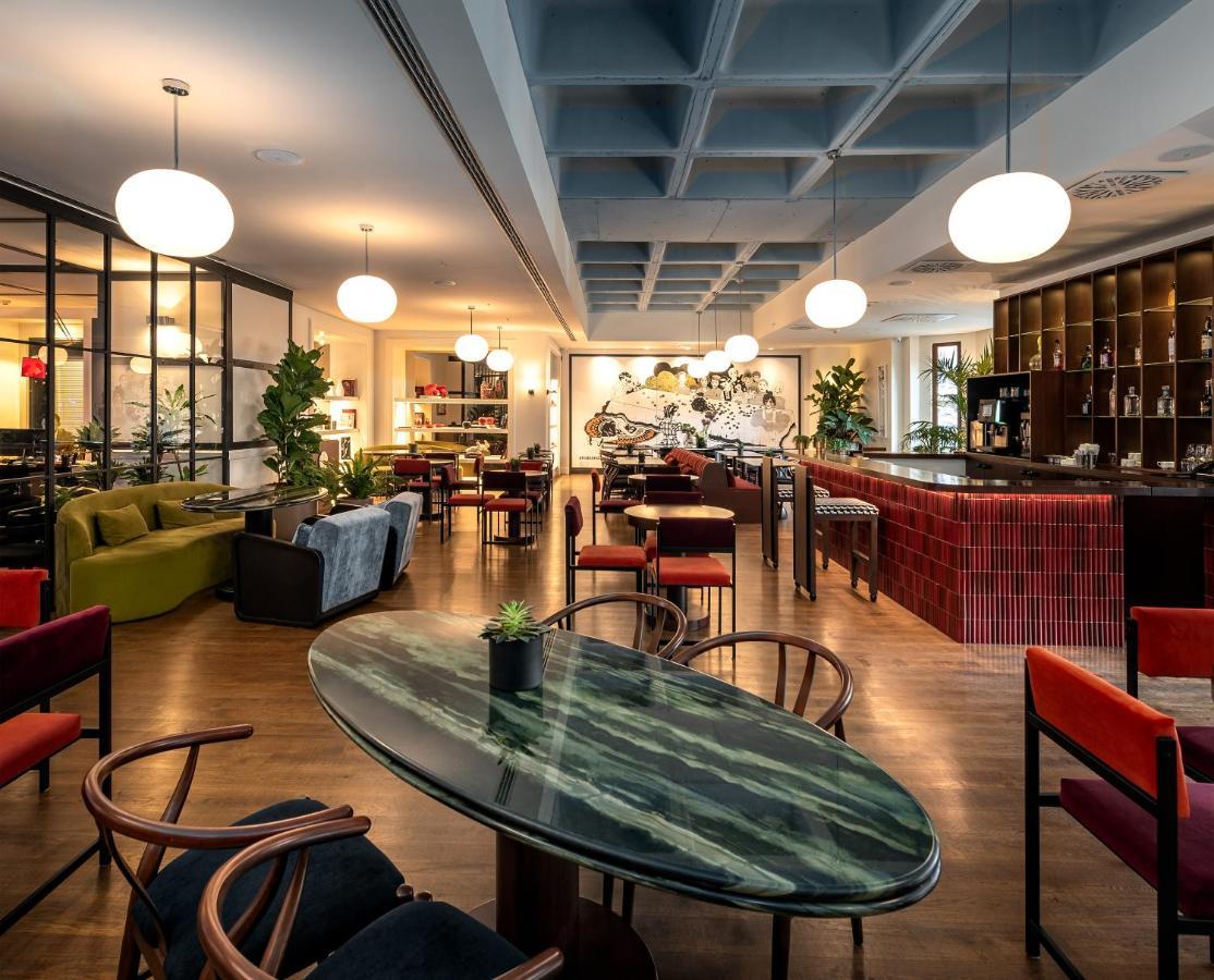 The Stay Boulevard Nisantasi Istanboel Buitenkant foto The Club lounge at London Heathrow Airport